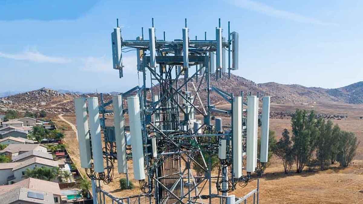 Высоковольтная мачта 5G Huawei с антеннами