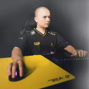 Коврик для мыши ROG Hone Control Ace L и геймерский монитор
