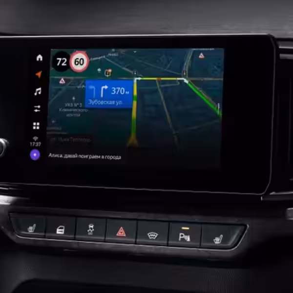Экран мультимедиа Lada на панели приборов