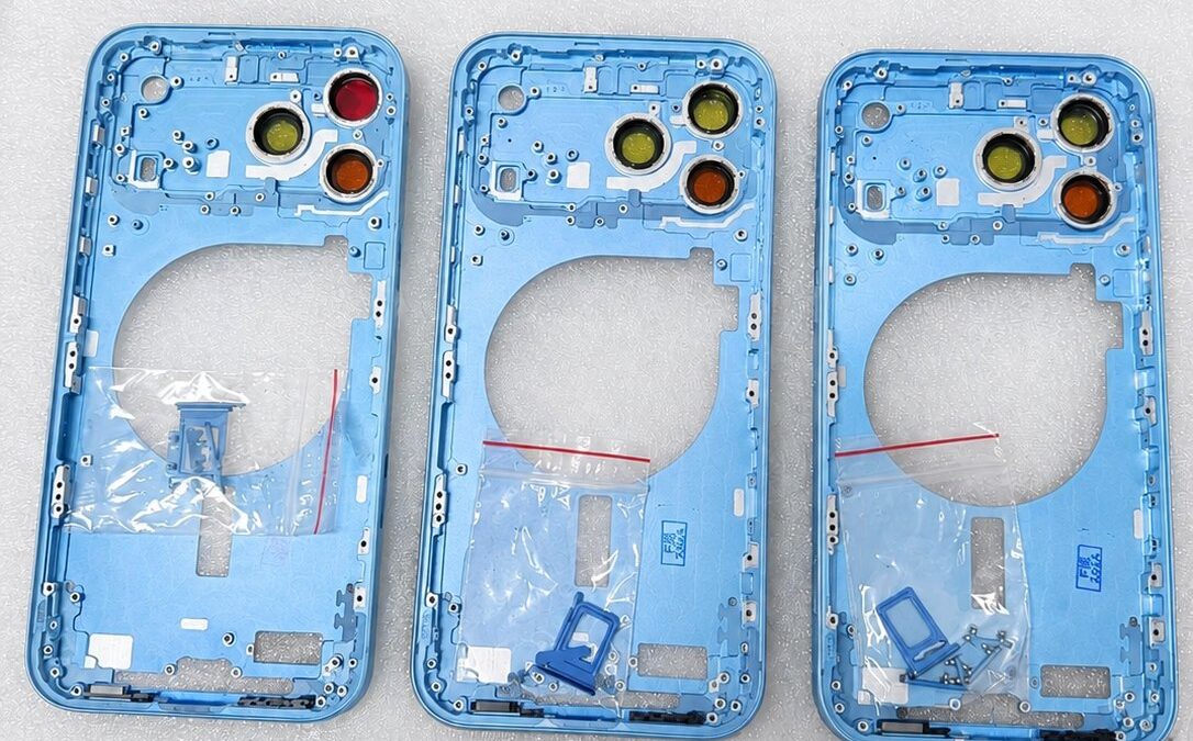 Корпуса iPhone 18 Pro три цвета выделенной голубой цветовой схемы