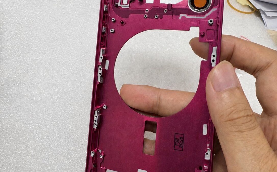 Корпус iPhone 18 Pro цвет розовый и внутри