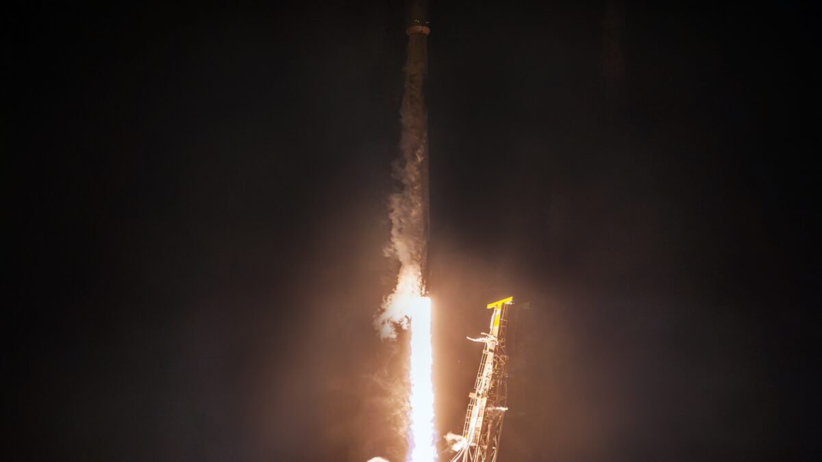 SpaceX запустила 23 спутника Starlink и Starshield на Falcon 9