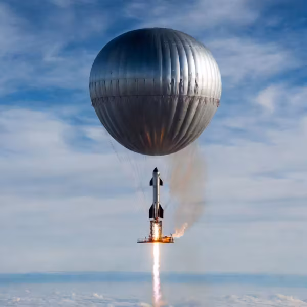 Баллистическая ракета запускается с платформы под воздушным шаром AstroX