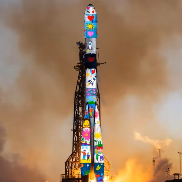 Ракета «Союз-2.1а» украшена детскими рисунками