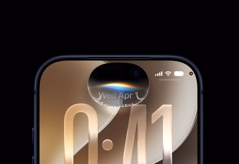 Экран iPhone с датой и временем April 1