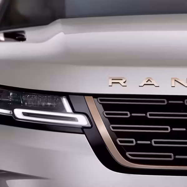 Кроссовер Range Rover Evoque L в Китае подешевел на 60%