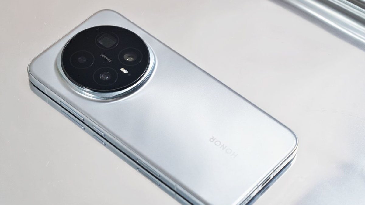 Белый смартфон Honor Magic 8 с крупной кольцевой камерой