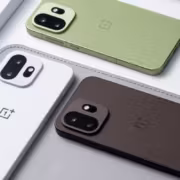 Три смартфона OnePlus N разные цвета