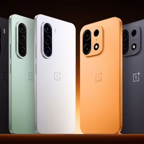 Пять смартфонов OnePlus Turbo 6X разных цветов,