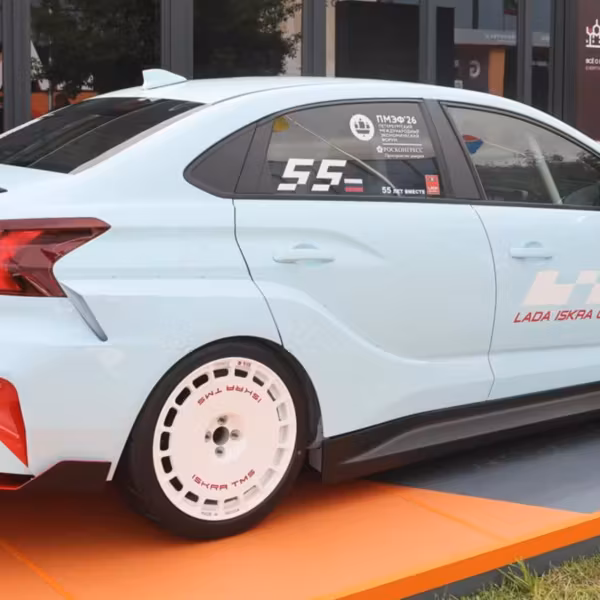 Гоночная Lada Iskra TMS на выставке