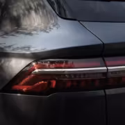 Задняя часть автомобиля Volga C50 темный цвет