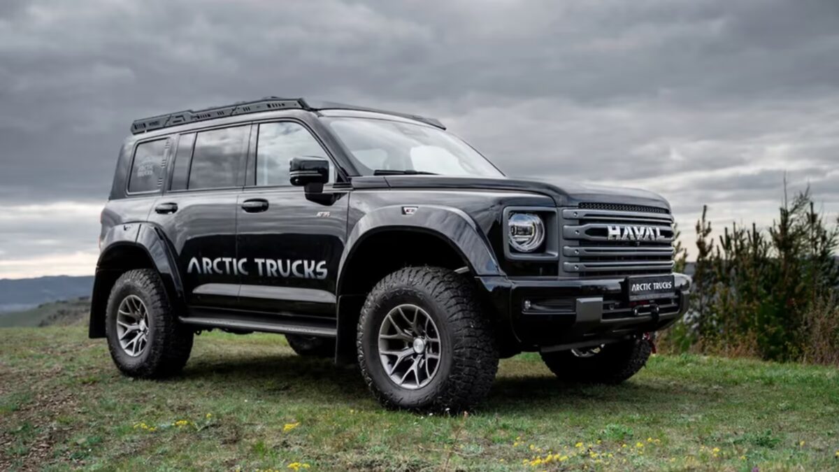 Внедорожный Haval H9 AT35 Arctic Trucks на траве