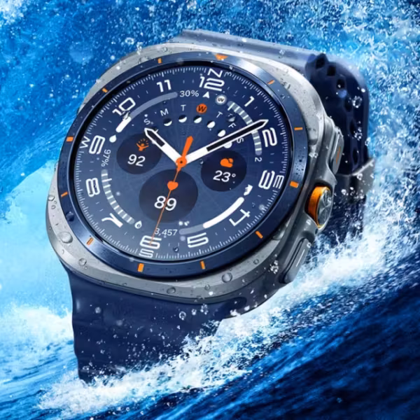 Водонепроницаемые часы Galaxy Watch Ultra 2 в воде
