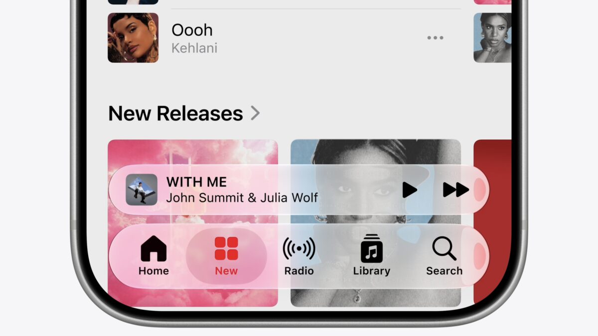Экран iPhone с приложением Apple Music на фоне обновлением Liquid Glass
