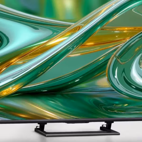 Телевизор Hisense U7SE с тонкими рамками