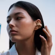 Sennheiser выпустила открытые наушники Accentum Clip