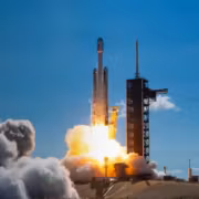 Акции SpaceX остановили рост после ралли на 42% с IPO