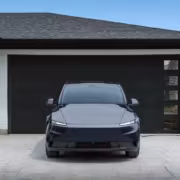 Tesla добавит в FSD запоминание мест для парковки