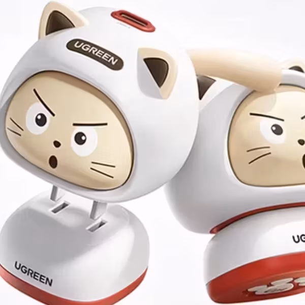 Две игрушечные зарядки Ugreen Cat GaN с лицами котят