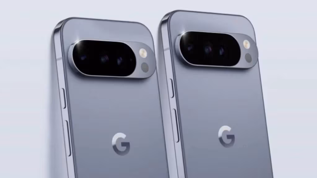 Два смартфона Pixel 10 с чёрным блоком камер