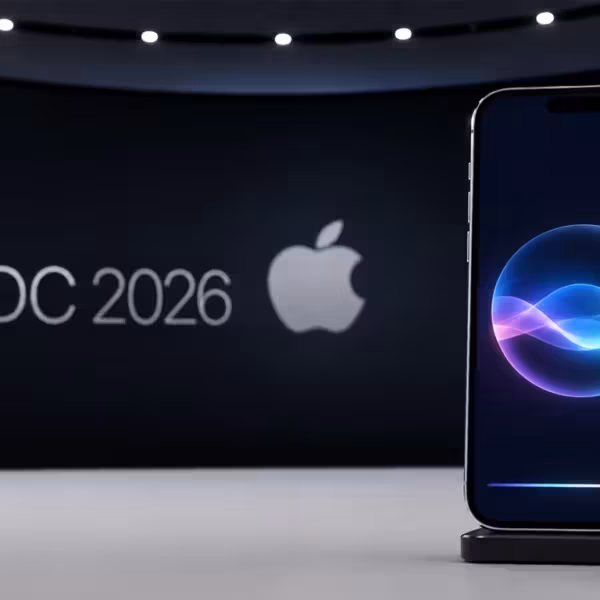 iPhone на зарядной подставке у сцену WWDC 2026