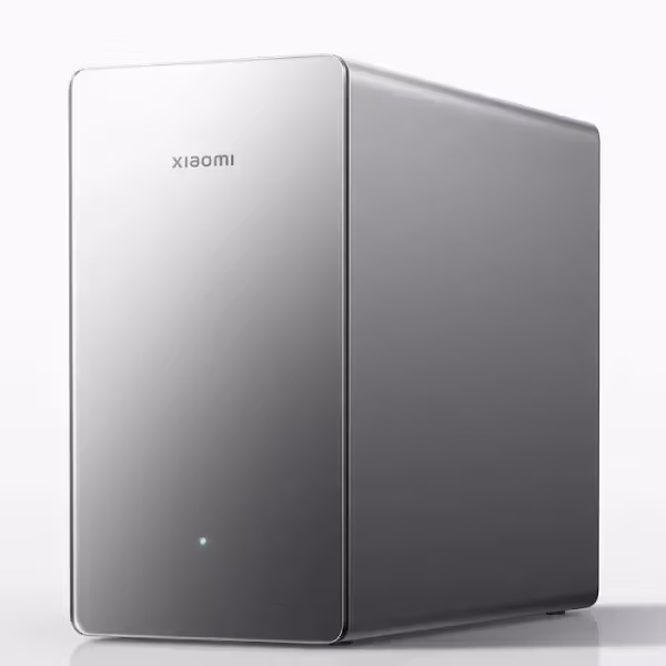 Серебристый NAS Xiaomi Smart Storage на фоне белого
