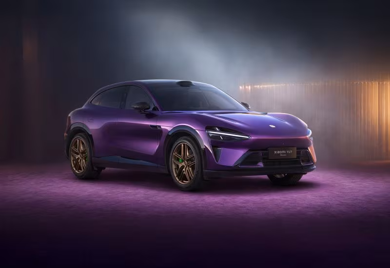 Электромобиль Xiaomi Yu Zimi под светом крышкой крышкой автомобиля
