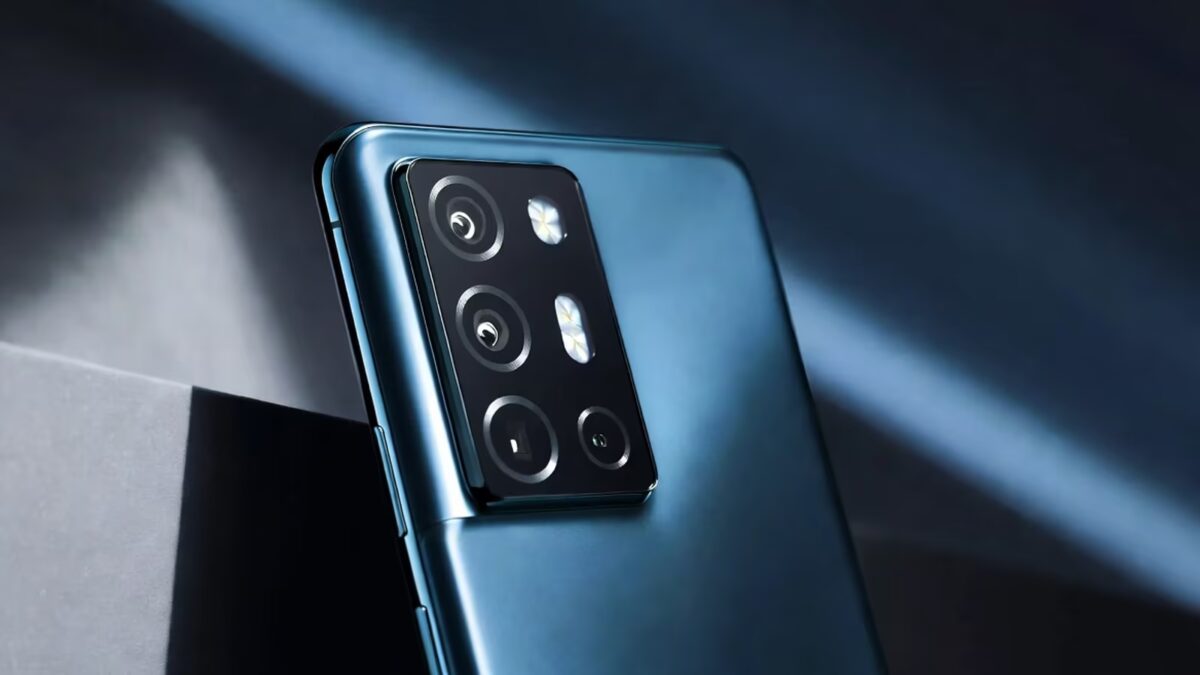 Камера и вспышка смартфона OnePlus 2K-дисплей 240 Гц