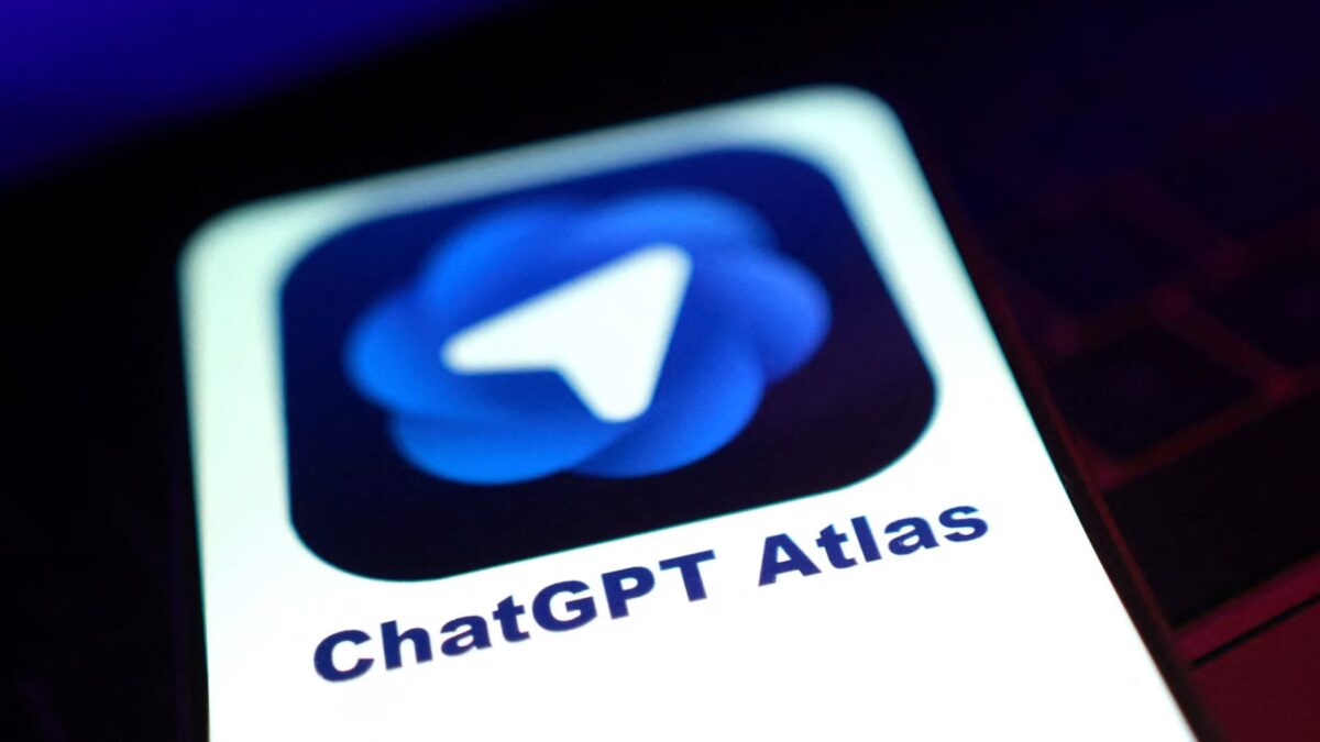 Браузер ChatGPT Atlas закроют 9 августа, он прожил меньше года 1 Логотип ChatGPT Atlas на смартфоне с тёмным фоном