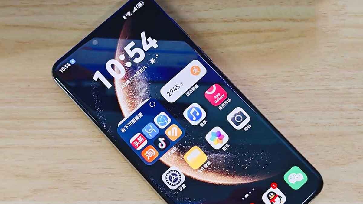 Смартфон Huawei Mate 80 с экраном и ярлыками Huawei