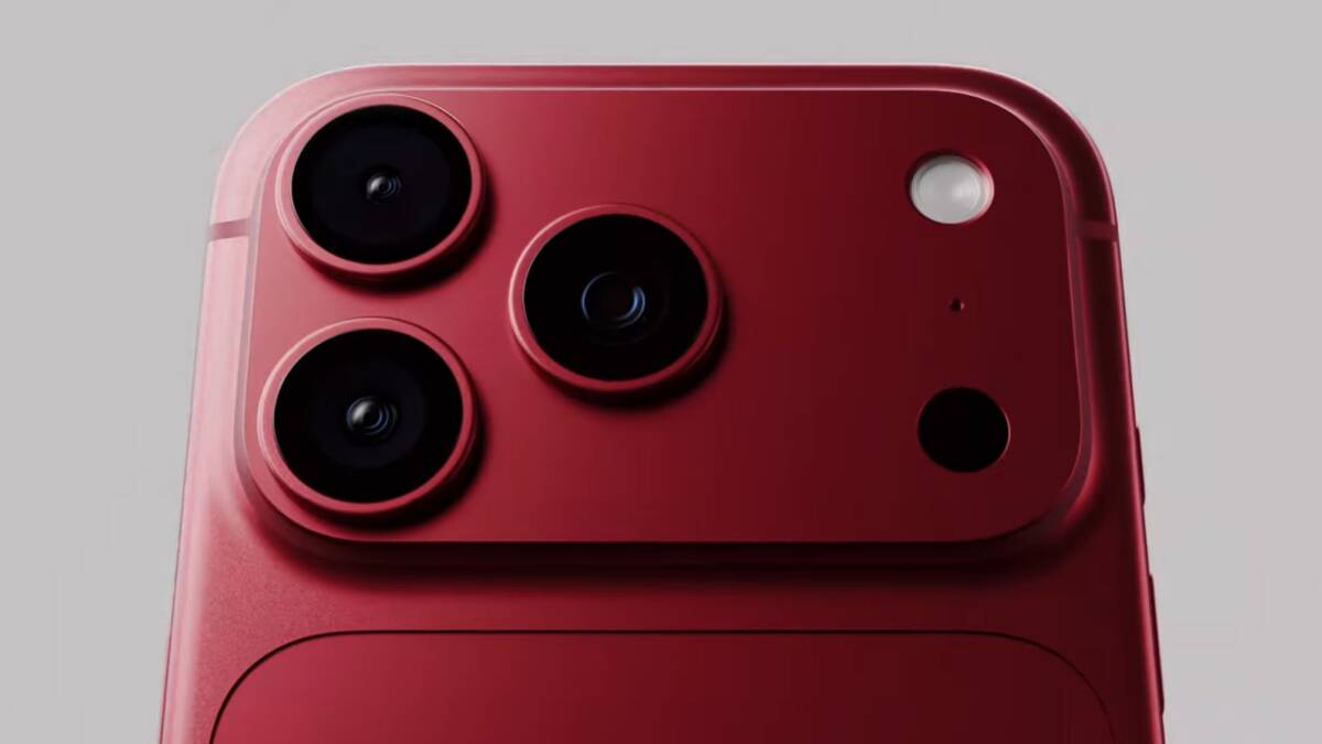 Тыльная сторона красного iPhone 18 Pro с тройной камерой