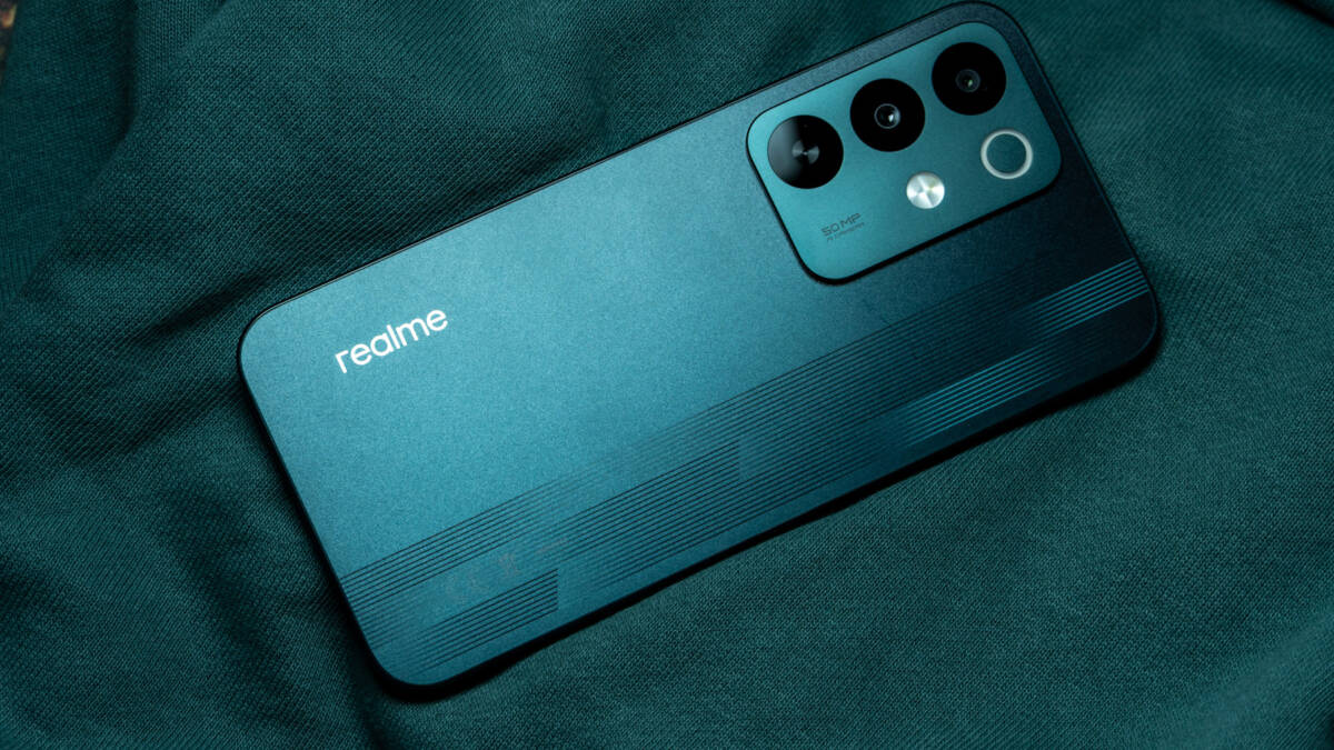 Лучшие смартфоны до 20 000 рублей в 2026 году 15 смартфон realme P4 с тремя камерами и блоком вспышки