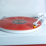 Виниловый проигрыватель Reproductor RP-300BT белый с красным диском
