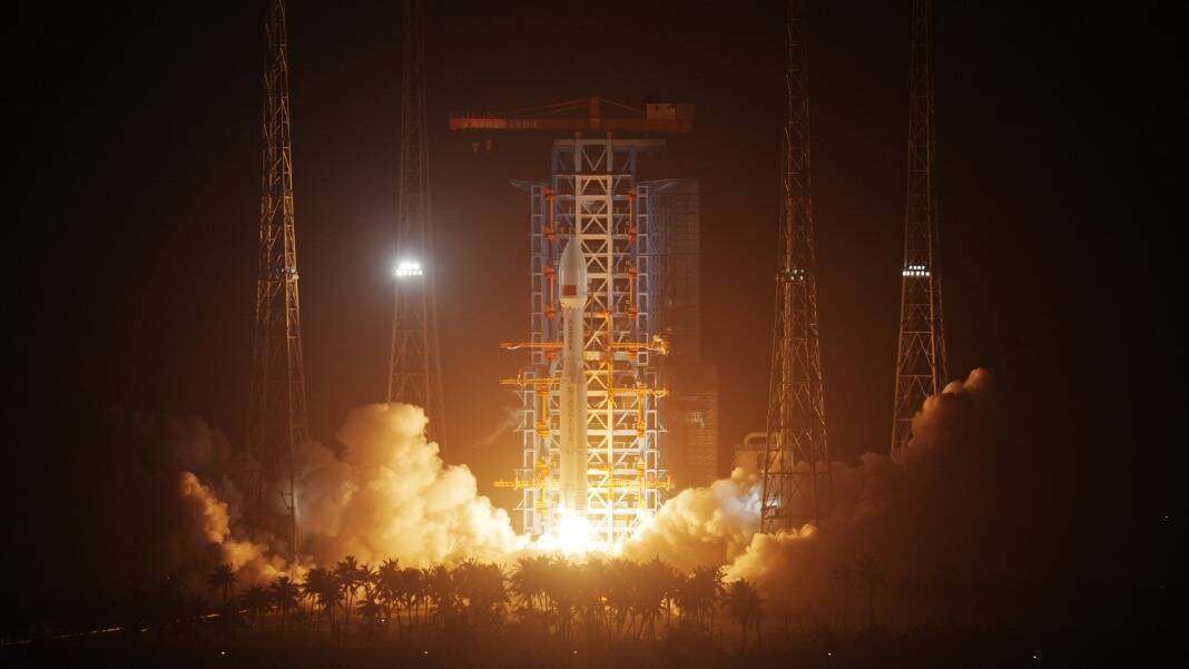 Китай отправил 15-ю партию спутников Qianfan на орбиту для конкурента Starlink 1 Запуск спутников системы Qianfan в ночное время