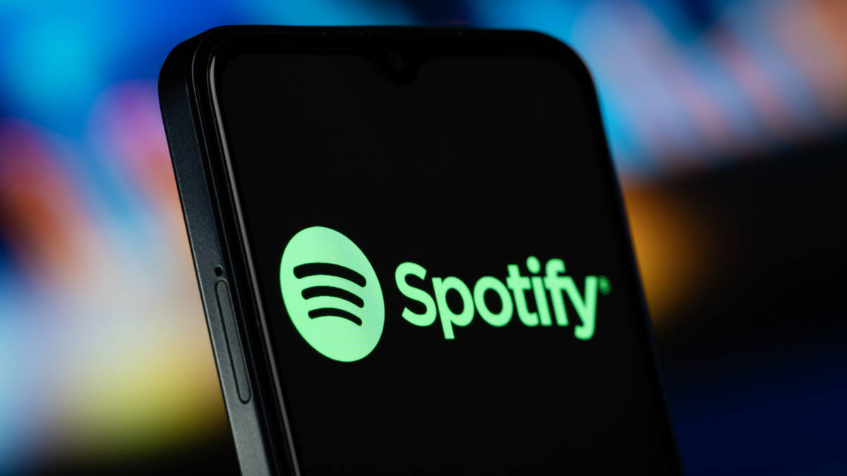 Spotify добавила Premium-подписчикам персональный режим бега 1 Мобильный телефон с логотипом Spotify и надписью Premium