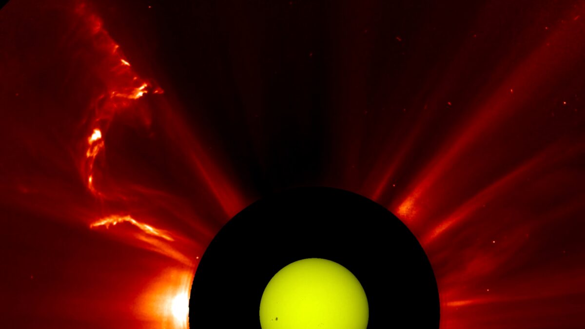 Вспышка M5 на обратной стороне Солнца Solar Dynamics Observatory