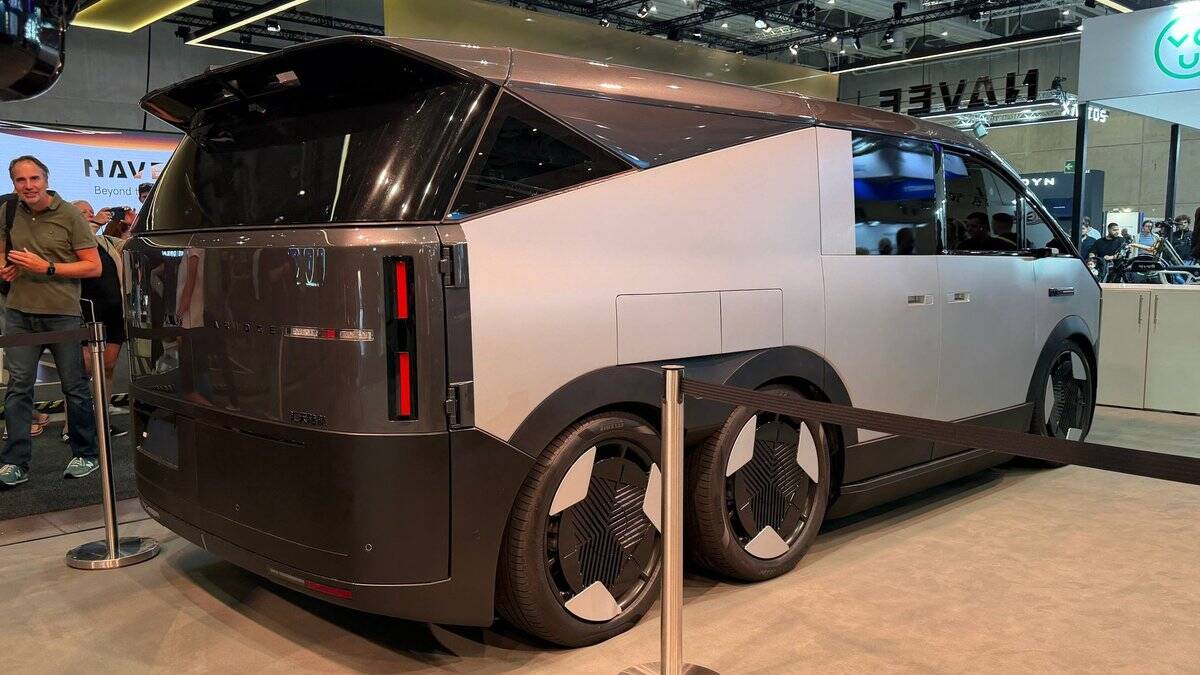 Футуристический летающий автомобиль XPENG с четырьмя колесами