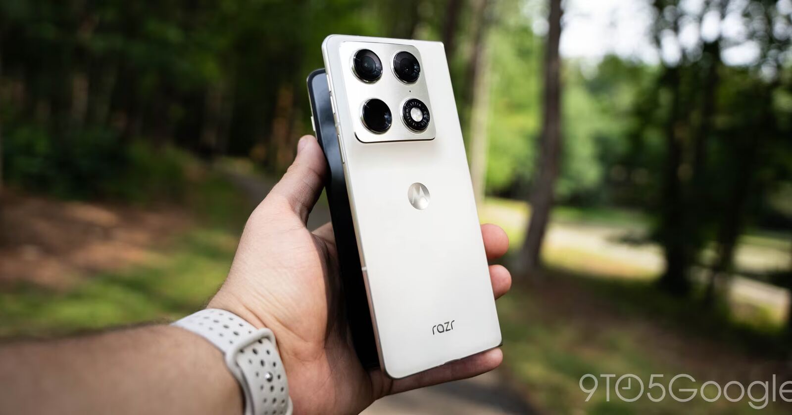 Verizon Rzr Motorola Razr Fold и два Razr вышли у Verizon вместе с бесплатными часами
