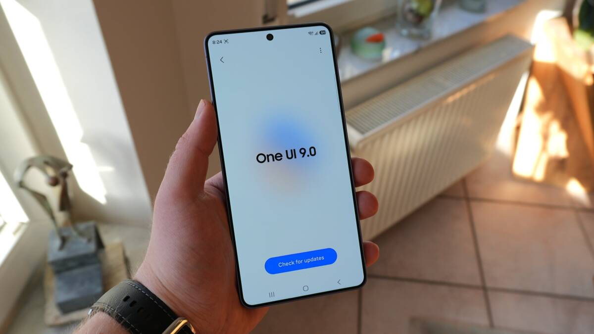 Смартфон Samsung Galaxy S26 с экраном One UI 9.0