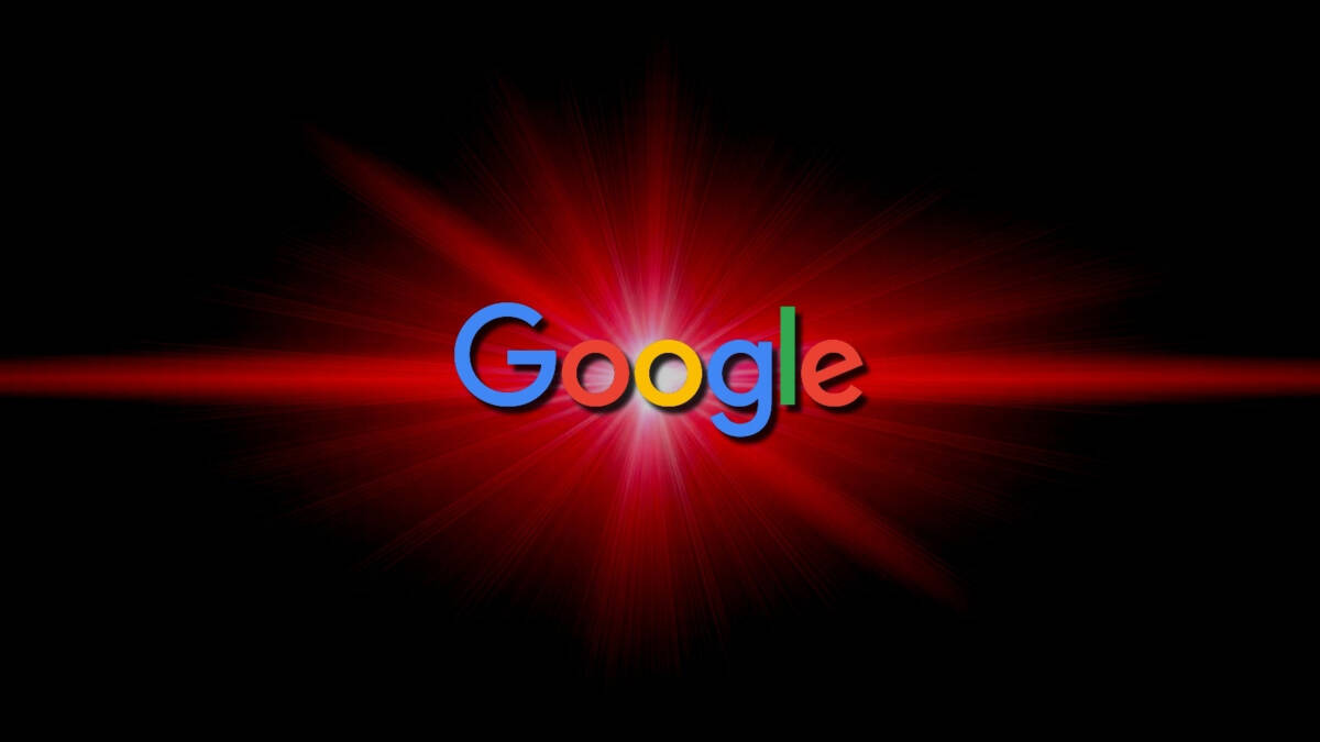 Логотип Google в центре черного и красного фона с эффектом света