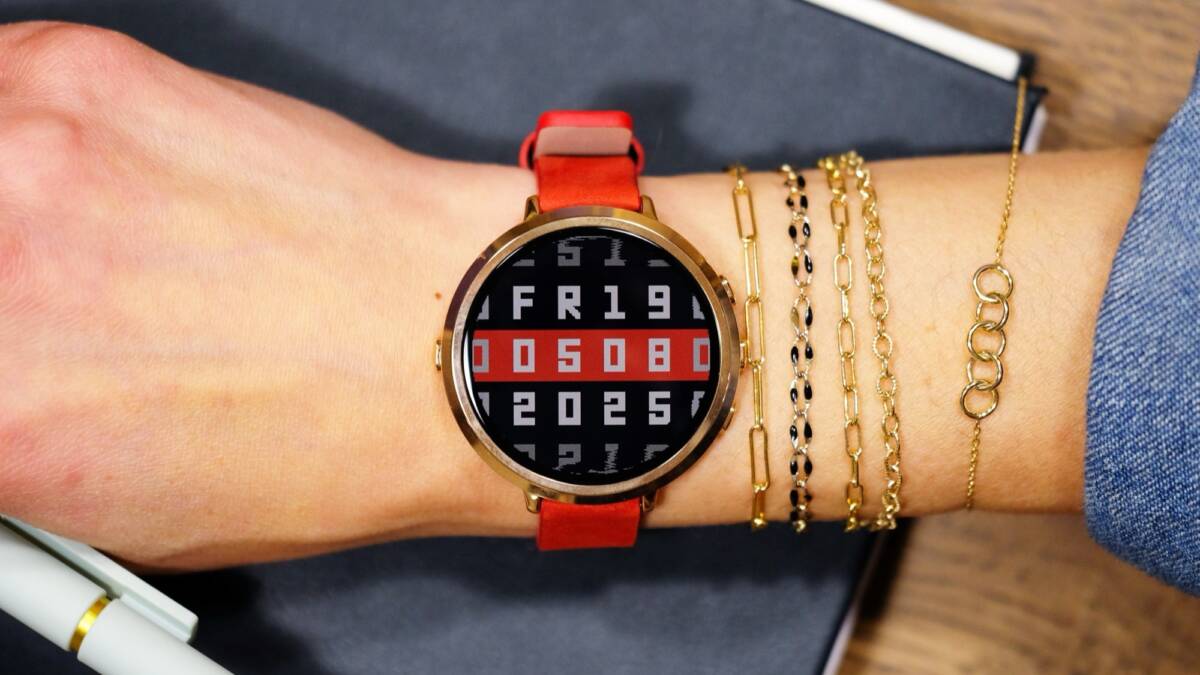 умные часы Pebble с циферблатом через смартфон