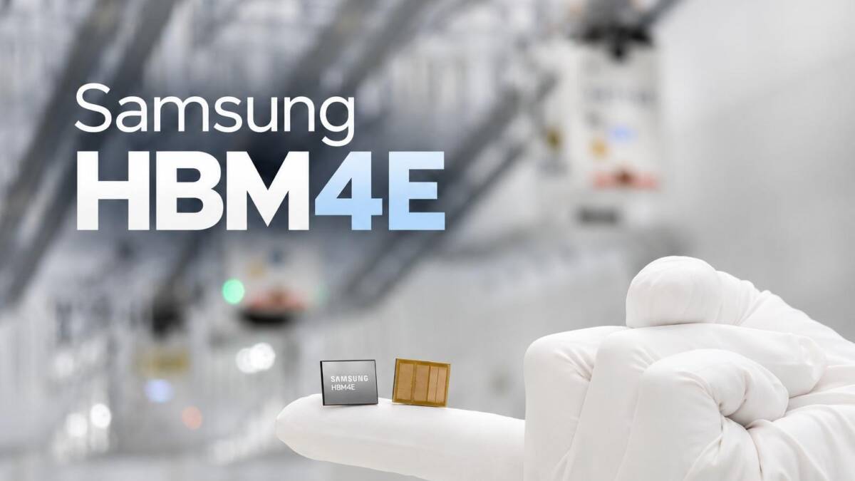 чип памяти HBM4E Samsung в руке на фоне фабрики