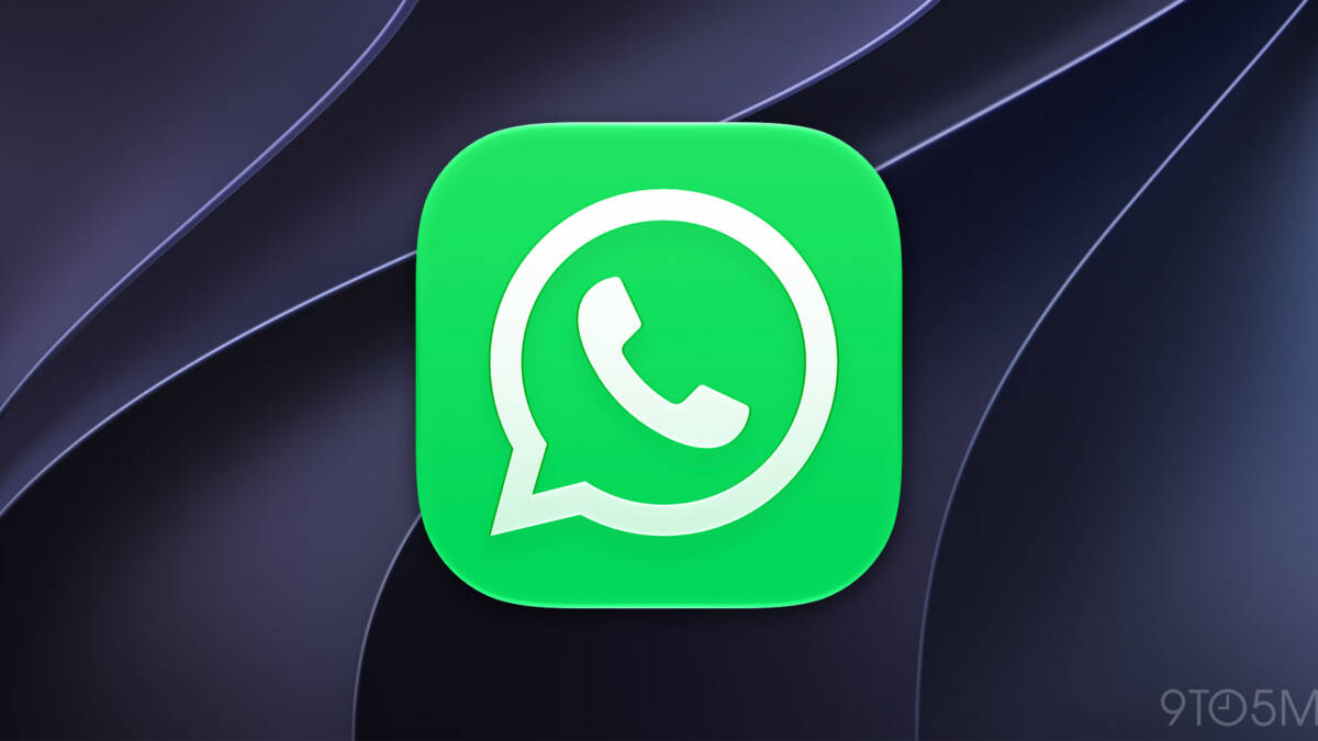 Иконка WhatsApp на смартфоне с темным фоном