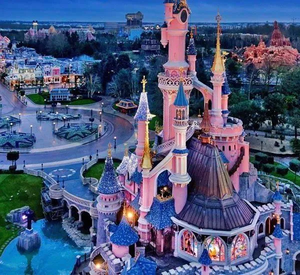 Disney поэтапно открывает свои парки в июле (disnejlend paris 1)